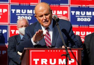 Giuliani contraataca señalando a los culpables del pucherazo