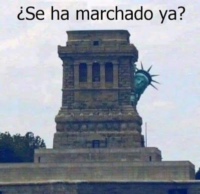 En medio del esperpento generalizado, Trump se resiste a irse de la Casa Blanca.