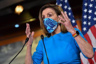 En medio del esperpento generalizado, Trump se resiste a irse de la Casa Blanca.