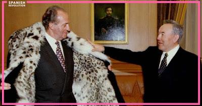 En medio del esperpento generalizado, Trump se resiste a irse de la Casa Blanca.