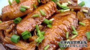 中场球员本田圭佑(中)为日本绝平比数|亚博APP