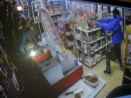 Delincuente dispara a tendera en la colonia Azaleas