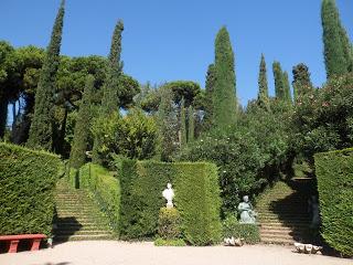 Jardín romántico y su Plaza Central en los jardines de Santa  Clotilde. Lloret de Mar