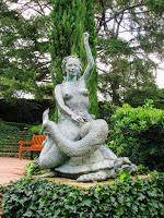 Elegante escultura de Maria Llimona en los jardines de Santa  Clotilde en Lloret de Mar