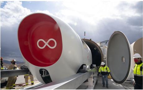 Dos pasajeros viajan de forma segura en un Hyperloop por primera vez