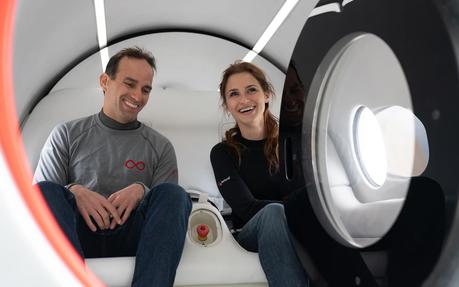 Dos pasajeros viajan de forma segura en un Hyperloop por primera vez