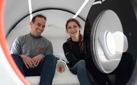 Dos pasajeros viajan de forma segura en un Hyperloop por primera vez Dos pasajeros viajan de forma segura en un Hyperloop por primera vez