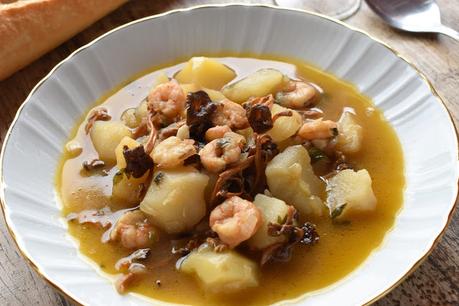 Patatas guisadas con gambas y camagrocs (Setas) Patatas guisadas con gambas y camagrocs (Setas)