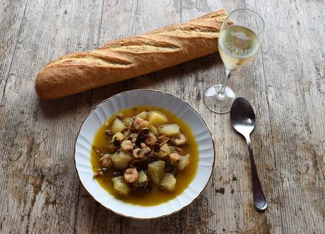 Patatas guisadas con gambas y camagrocs (Setas)