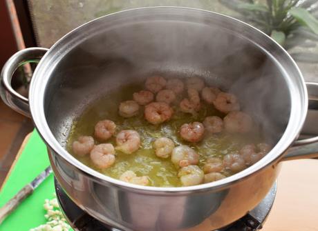 Patatas guisadas con gambas y camagrocs (Setas)