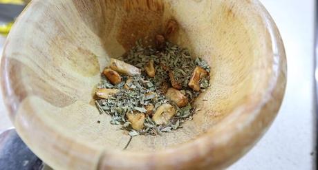 Calabaza con Panceta en la Olla GM Echamos orégano y la sal en el mortero y machamos