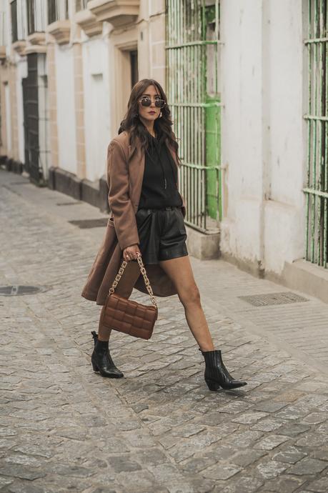 CÓMO COMBINAR UNA SUDADERA CON ESTILO + HAUL DE MODA: COMPRAS EN ZARA ADELANTATE AL BLACK FRIDAY sudadera negra zara