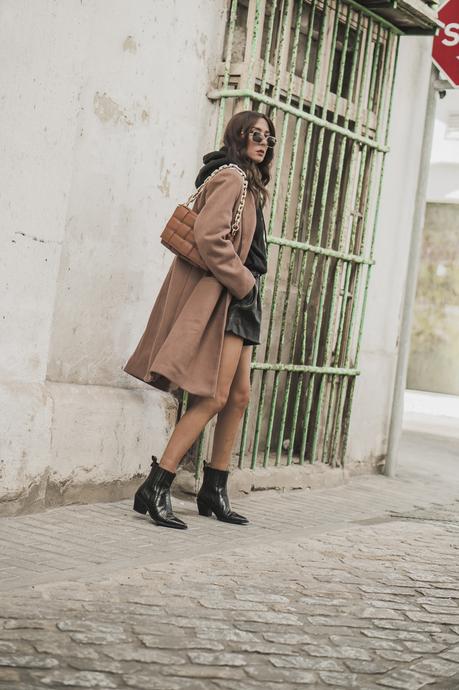 CÓMO COMBINAR UNA SUDADERA CON ESTILO + HAUL DE MODA: COMPRAS EN ZARA ADELANTATE AL BLACK FRIDAY sudadera con botin cowboy