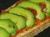 Tosta mermelada tomates cherry aguacate