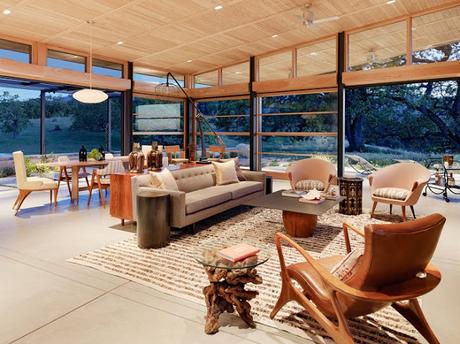 Casa de Campo Vidriada de Estilo Minimalista