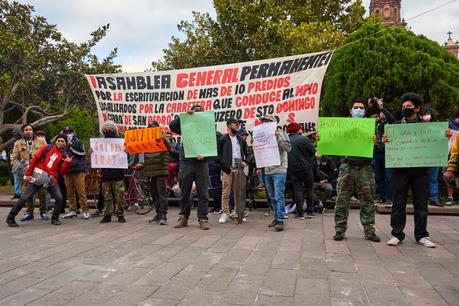 Fuman marihuana frente a Palacio de Gobierno en pro de la legalización