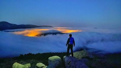 Narrativa en redes sociales.     Narrative in social networks.      社交網絡中的敘事。