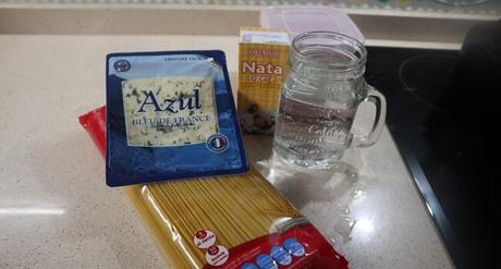 Espaguetis con Salsa de Queso Azul en Mambo Los ingredientes necesarios para hacer los espaguetis con queso azul en Mambo