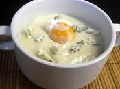 Crema coliflor queso azul huevo