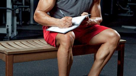 Escribir en un cuaderno. 