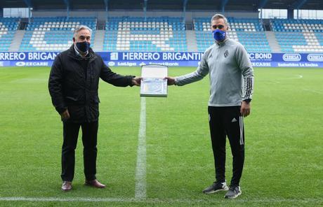La Ponferradina celebra los 100 partidos de Bolo como entrenador y el hito de Yuri como máximo goleador de la historia del club