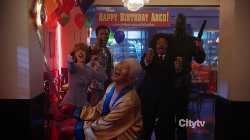 Surprise 800x450 [Recap] 2x19 Community: Critical Film Studies