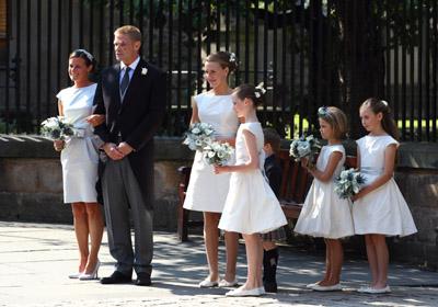 Boda de Zara Phillips, nieta de Isabel de Inglaterra y Mike Tindall. Catalina, Duquesa de Cambridge, repite modelo