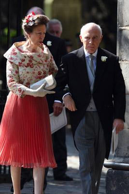 Boda de Zara Phillips, nieta de Isabel de Inglaterra y Mike Tindall. Catalina, Duquesa de Cambridge, repite modelo