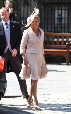 Boda de Zara Phillips, nieta de Isabel de Inglaterra y Mike Tindall. Catalina, Duquesa de Cambridge, repite modelo