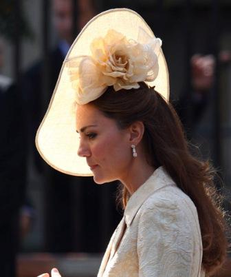 Boda de Zara Phillips, nieta de Isabel de Inglaterra y Mike Tindall. Catalina, Duquesa de Cambridge, repite modelo Boda de Zara Phillips, nieta de Isabel de Inglaterra y Mike Tindall. Catalina, Duquesa de Cambridge, repite modelo