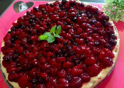 Tarta crema de orujo y frutas del bosque