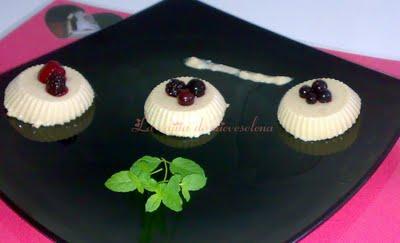 Tarta crema de orujo y frutas del bosque