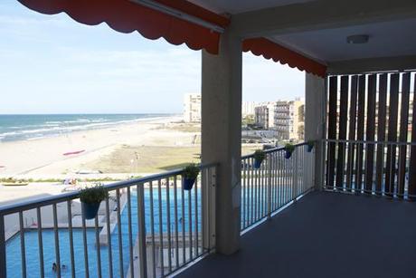 proyectos três: el DESPUÉS de un apartamento en la playa terraza2