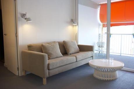 proyectos três: el DESPUÉS de un apartamento en la playa salon6