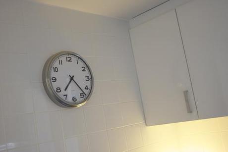 proyectos três: el DESPUÉS de un apartamento en la playa cocina4