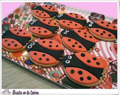 Primeras galletas decoradas... ¡¡Mariquitas!!