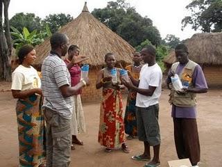 Microemprendimiento para iluminar zonas rurales de África con energía solar