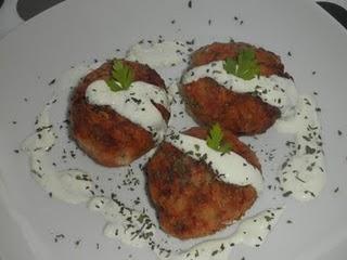 Albóndigas griegas con salsa de yogur