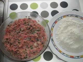 Albóndigas griegas con salsa de yogur