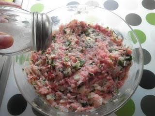 Albóndigas griegas con salsa de yogur