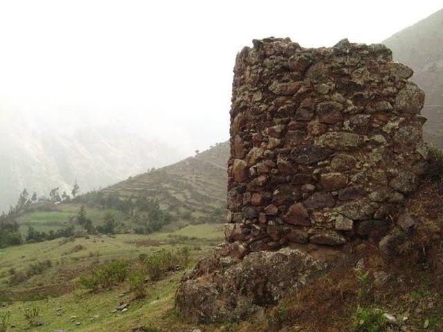 PUMAMARCA, ENIGMA DE PIEDRA