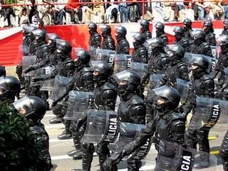 Escuela de policía: técnicas para la agresión impune