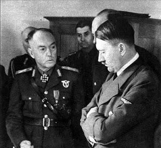 El Führer condecora al Conducator de Rumanía Ion Antonescu - 06/08/1941.