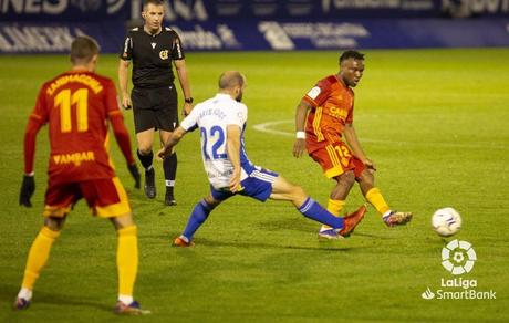 La Ponferradina remonta desde la esquina (2-1)