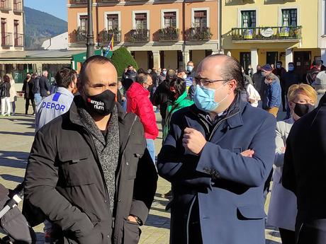 Autónomos, hostelería, gimnasios y gremio del Taxi escenifican la muerte de sus negocios