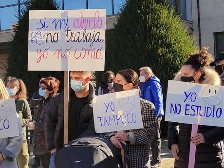 Autónomos, hostelería, gimnasios y gremio del Taxi escenifican la muerte de sus negocios