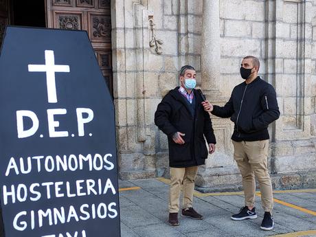 Autónomos, hostelería, gimnasios y gremio del Taxi escenifican la muerte de sus negocios