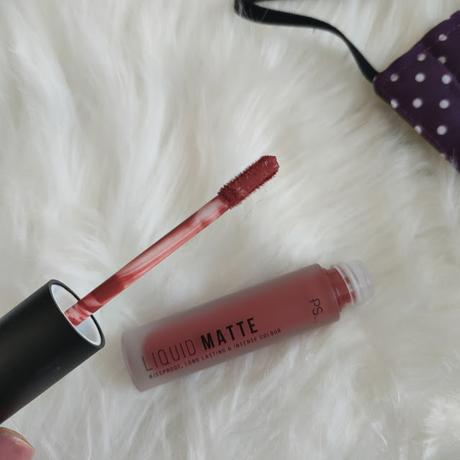 tono Romance Labiales fijos de Primark - ¿Pasan la prueba de la mascarilla? 03