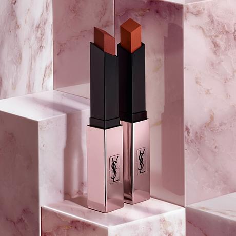 Viste los Labios con un Efecto Luminoso de Acabado Mate con The Slim Glow Matte de YSL the-slim-glow-mate-abierto