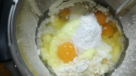 Echamos en el vaso el resto de los ingredientes y los mezclamos todo